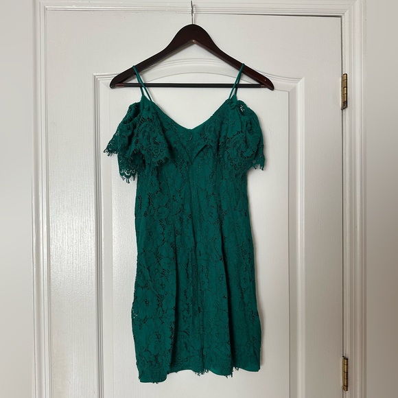 Lauren Ralph Lauren Green Lace Cold Shoulder Dress in Size 4P - Picture 4 of 4
